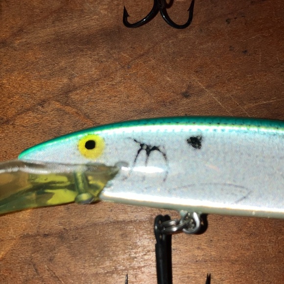 Set of two Angelo Vista suspending  Fishing lure /  Hooks - Picture 5 of 9